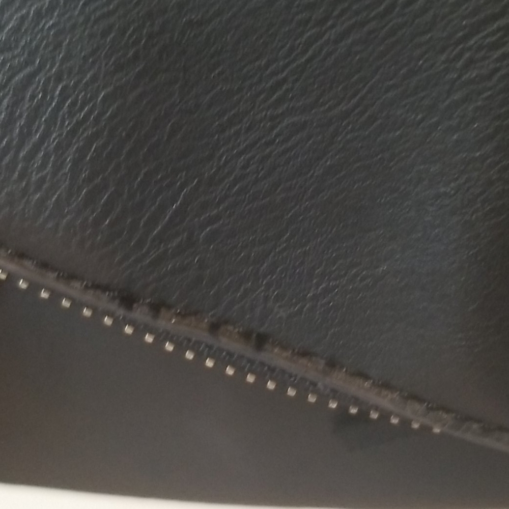Black & Gold Crossbody - Picture 3 of 4